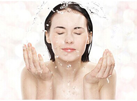 夏季长痘痘怎么办？ 切记勤洗脸食清淡平心态