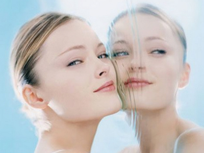 为何精心呵护的宝贝肌肤最后成了激素脸？