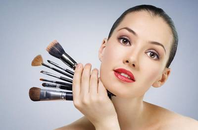 脸上长痘痘可以涂防晒霜吗?