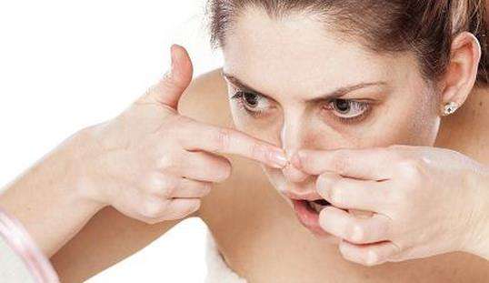 挤痘一时爽，事后悔断肠!痘痘还是这样处理好